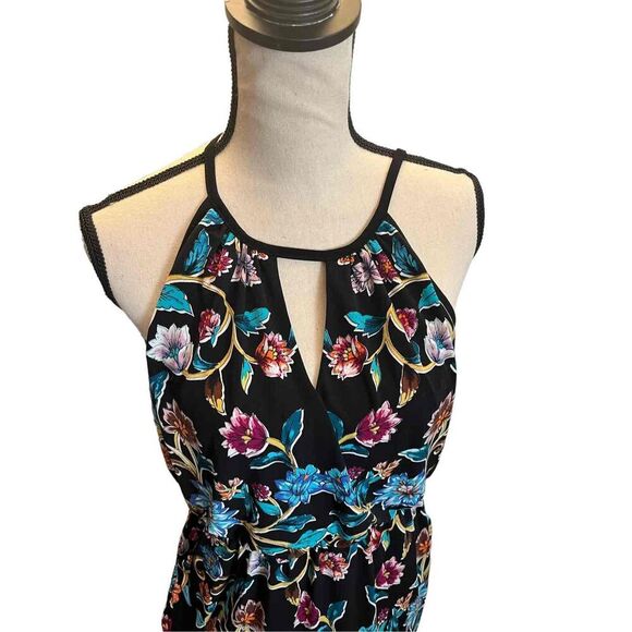 Floral dress with black backdrop, halter neck eyelet in front, longer, drop wais - Picture 2 of 4
